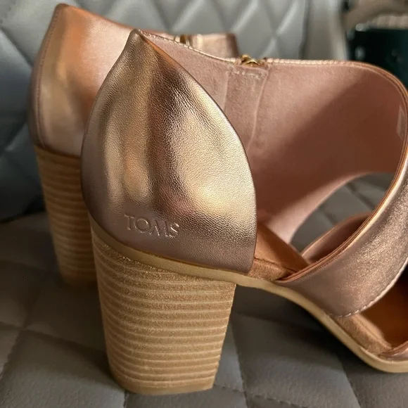Tom’s Milan heel in Gold - women’s 8.5 - Picture 2 of 9